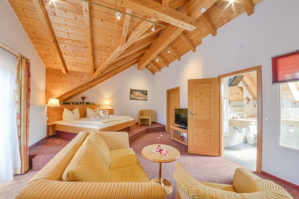 Metzgerei Gasthof Oberhauser - Hotel Zur Post Egling Extérieur photo